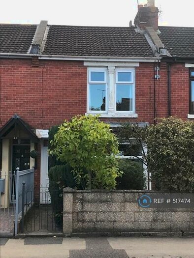 3 Bedroom Terraced House To Rent In The Crescent, Eastleigh, SO50