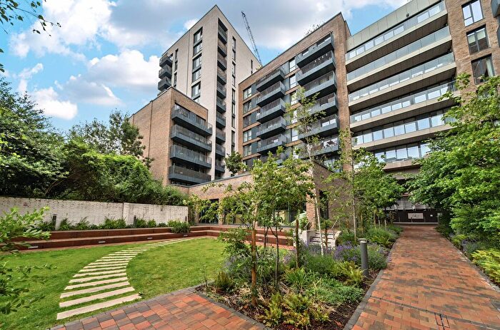 1 Bedroom Flat For Sale In Ascot House, Mill Mead, Staines, TW18