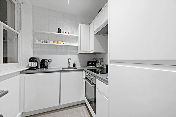 2 Bedroom Flat For Sale In Gloucester Road, London, SW7