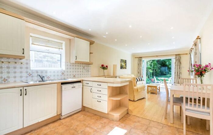 2 Bedroom Flat To Rent In Dartmouth Road, London, NW2