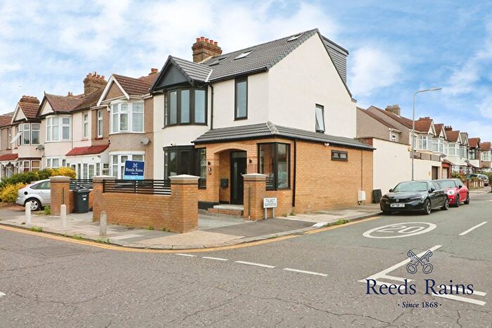 5 Bedroom End Of Terrace House For Sale In Breamore Road, Ilford, IG3