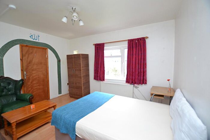 6 Bedroom Terraced House To Rent In Cephas Street, London, E1