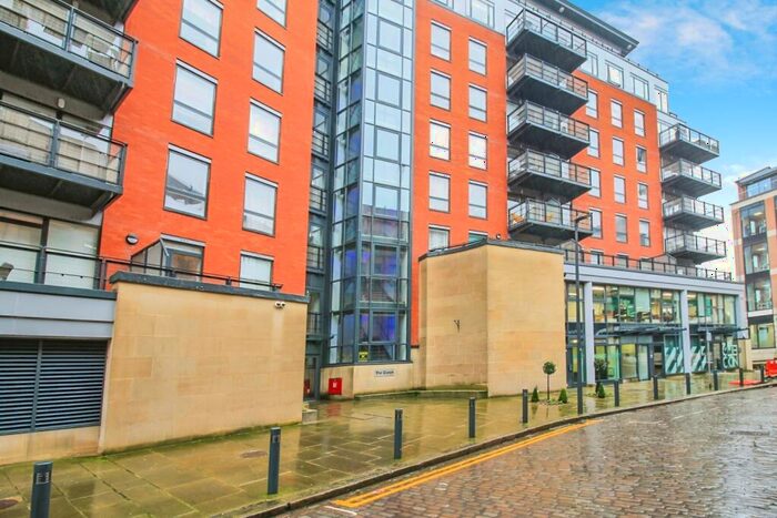 2 Bedroom Flat To Rent In The Quays, Concordia Street, Leeds, West Yorkshire, LS1