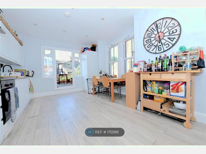 4 Bedroom Flat To Rent In Garratt Terrace, London, SW17