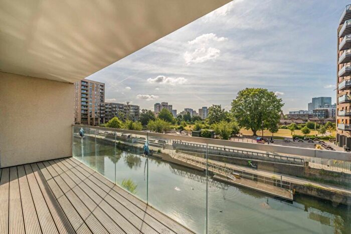 2 Bedroom Flat For Sale In Ursula Gould Way, Poplar, E14