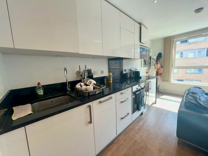 Studio To Rent In Queensland Road, London, N7