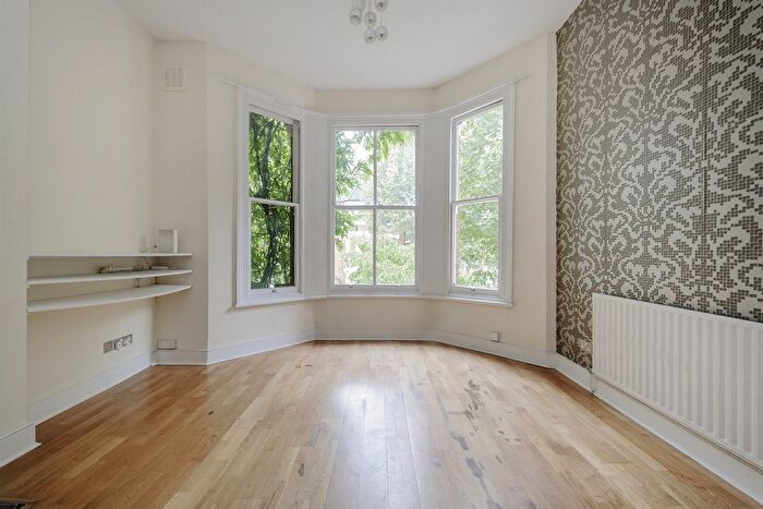 2 Bedroom Flat To Rent In St Quintin Avenue, W10