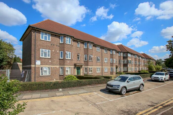 2 Bedroom Flat To Rent In Great West Road, Hounslow, TW5