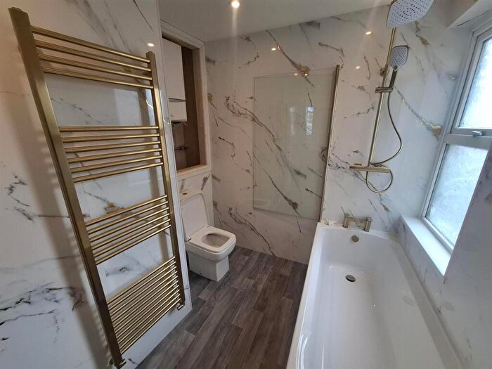 4 Bedroom Apartment To Rent In Market Street, Buxton, SK17