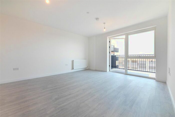 1 Bedroom Flat To Rent In Farine Avenue, Hayes, UB3