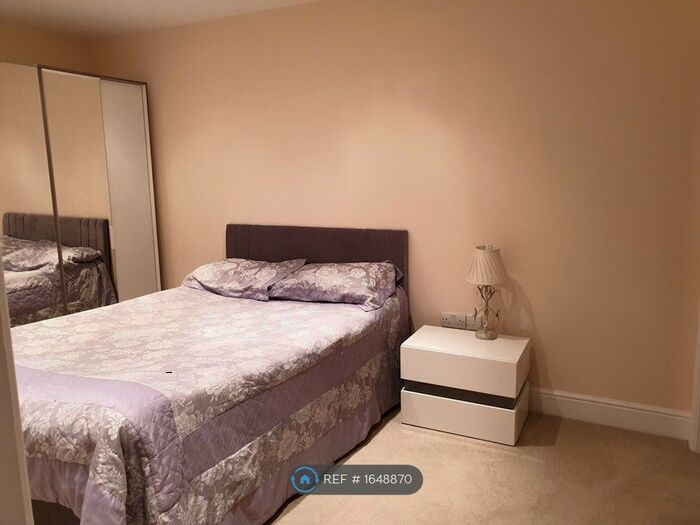 2 Bedroom Flat To Rent In High Wycombe, High Wycombe, HP13