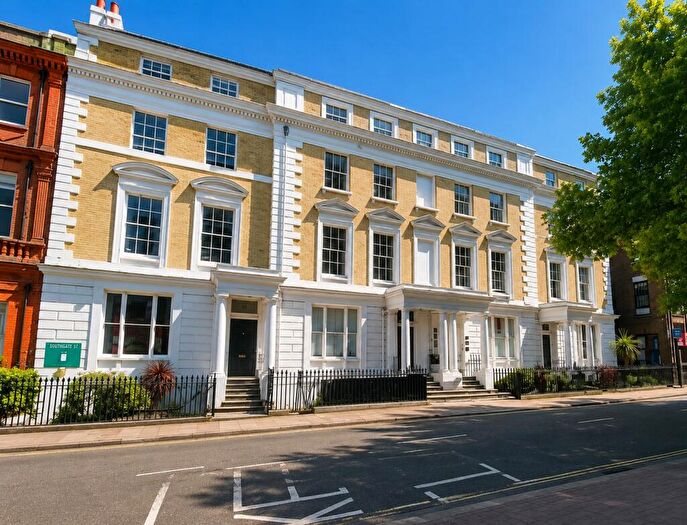 2 Bedroom Apartment To Rent In Top Floor Flat, Southgate Street, Winchester, SO23