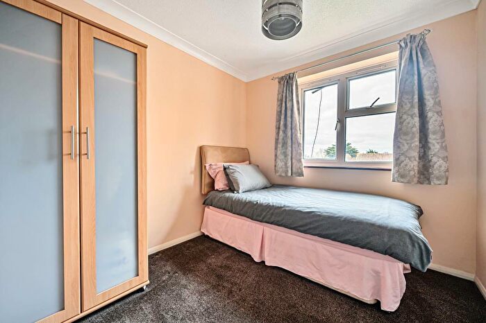 2 Bedroom Flat For Sale In Earley / Shinfield, Berkshire, RG6