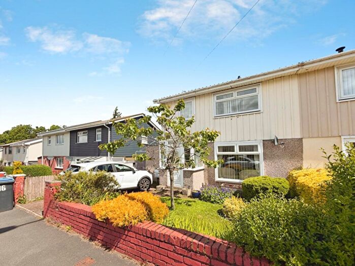 3 Bedroom Semi Detached House For Sale In Dunelm Road, Consett, Durham, DH8