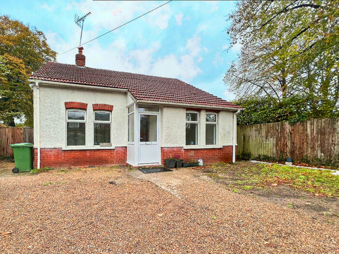 3 Bedroom Bungalow To Rent In St. Johns Road, Farnborough, GU14