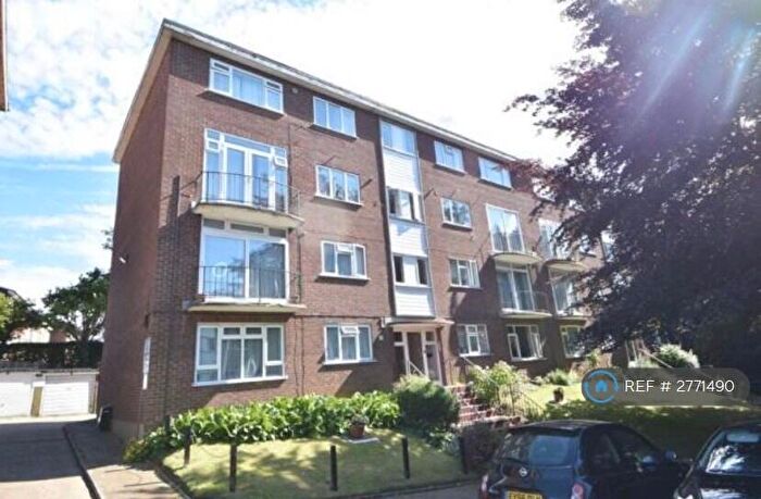 2 Bedroom Flat To Rent In The Larches, Luton, LU2