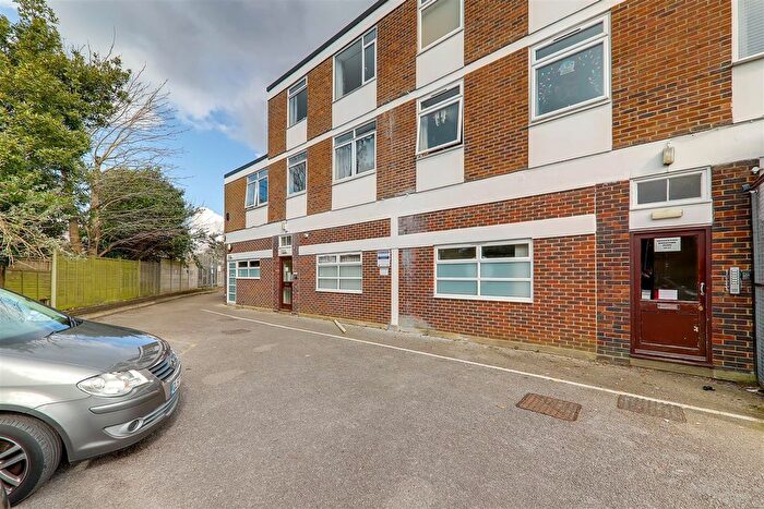 1 Bedroom Flat To Rent In Broadwater Boulevard, Worthing, BN14