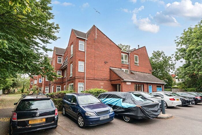 1 Bedroom Flat To Rent In Hanger View Way, West Acton, London, W3