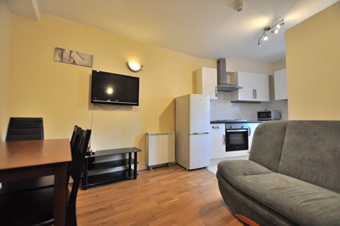 2 Bedroom Flat To Rent In Toynbee Street, London, E1