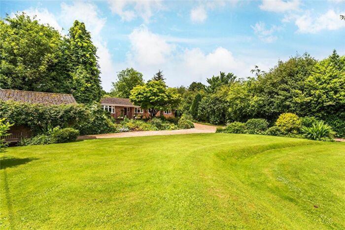 4 Bedroom Bungalow For Sale In Grosvenor Road, Medstead, Hampshire, GU34
