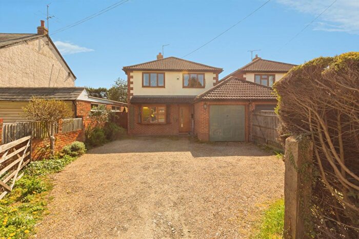 4 Bedroom Link Detached House For Sale In Station Road, Stoke Mandeville, Aylesbury, HP22