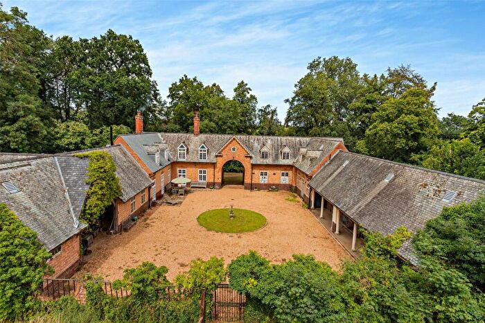 4 Bedroom Detached House For Sale In The Stables, Haselbech Hill, Haselbech, Northamptonshire, NN6
