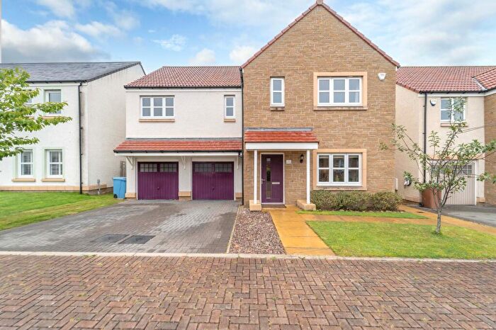 5 Bedroom Detached House To Rent In Forest Glade, East Calder, EH53