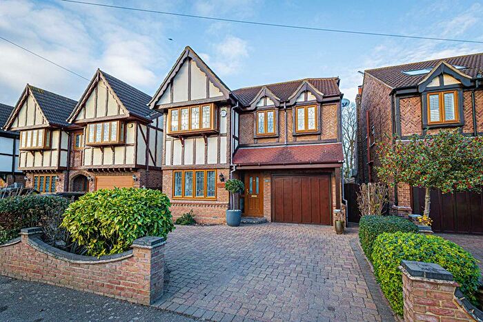 4 Bedroom Detached House For Sale In Canewdon View Road, Ashingdon, SS4