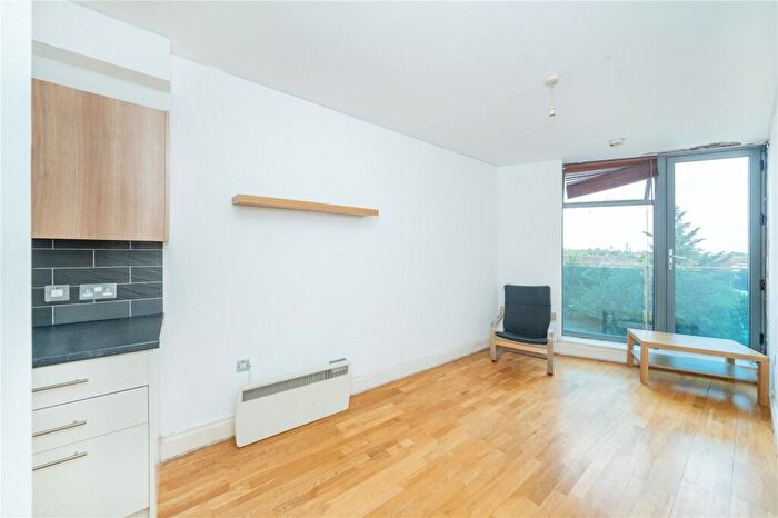 1 Bedroom Apartment To Rent In Cricklewood Broadway, London, NW2
