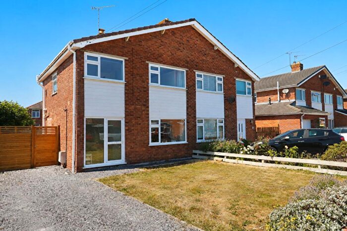 3 Bedroom Semi-detached House For Sale In Norton Avenue, Saltney, Chester, CH4