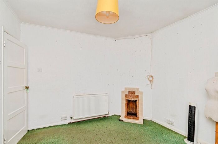 3 Bedroom Detached House For Sale In Cumberland Road, Bilston, WV14