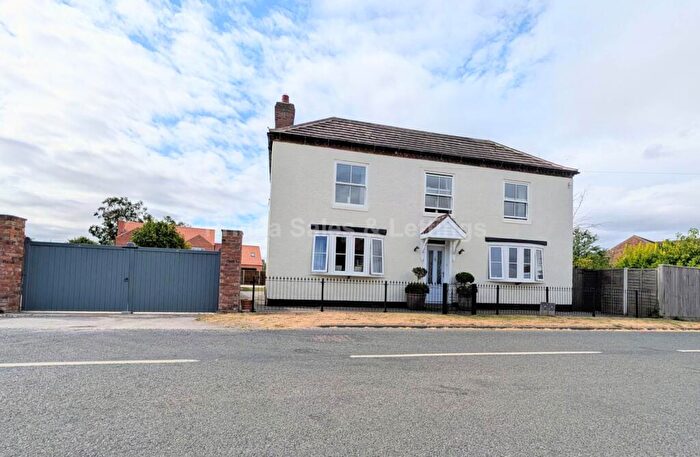 5 Bedroom Detached House For Sale In High Street, Scotter, DN21