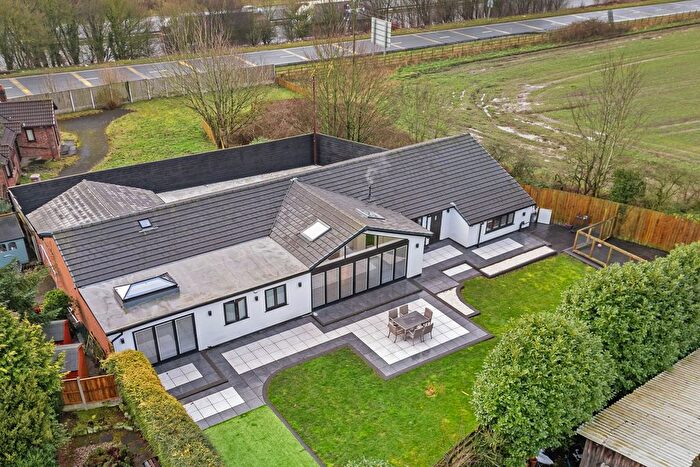 4 Bedroom Detached House For Sale In Norlands Lane, Rainhill, L35