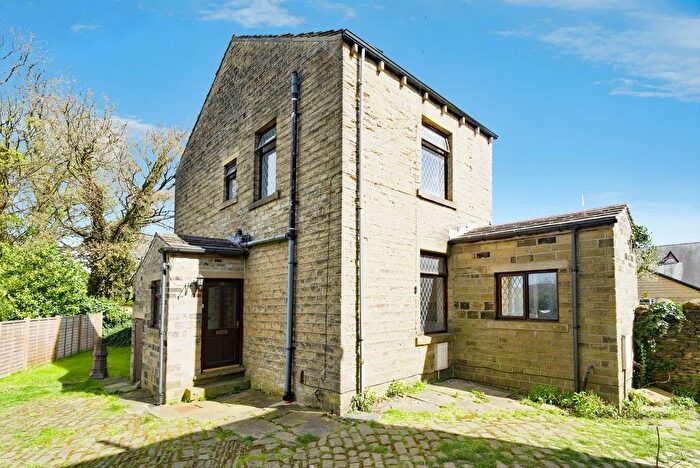 3 Bedroom Detached House For Sale In Halifax Road, Huddersfield, HD3