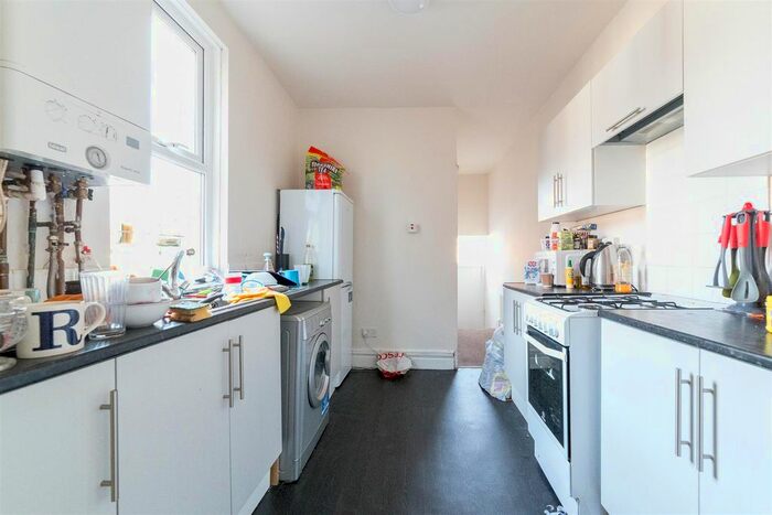 3 Bedroom Flat To Rent In Hazelwood Avenue, Jesmond, Newcastle Upon Tyne NE2