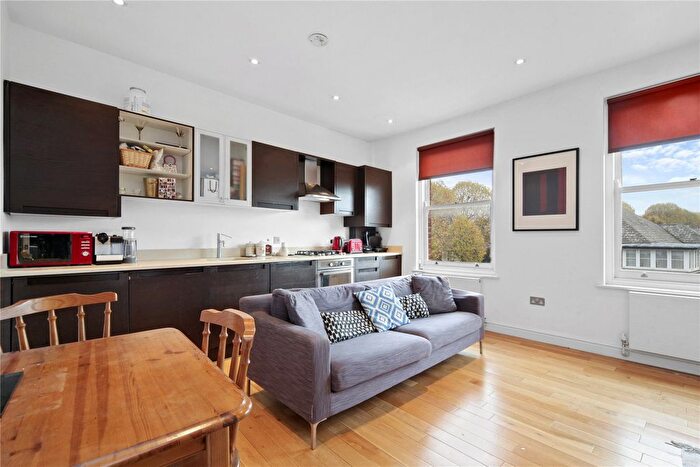 2 Bedroom Flat To Rent In Chiswick Lane, Chiswick, W4