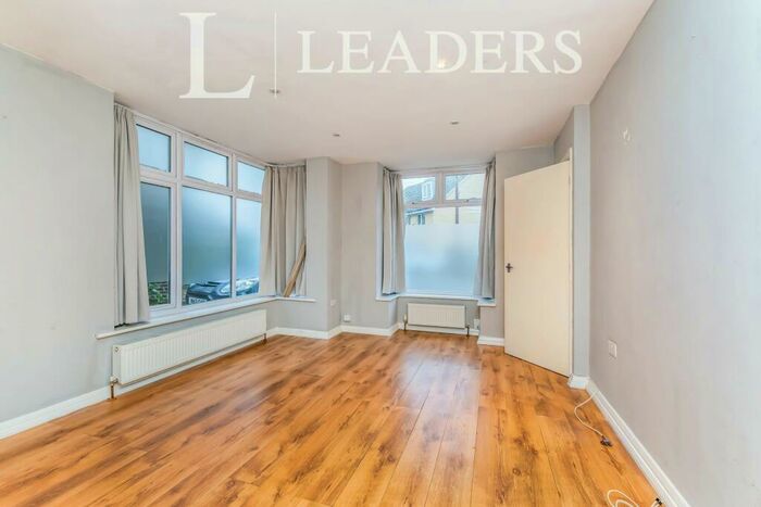 3 Bedroom End Of Terrace House To Rent In Kemble Road, CR0