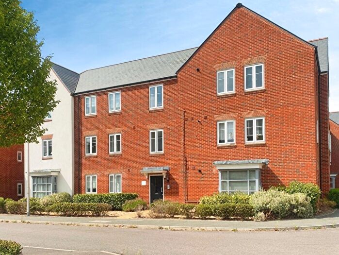 2 Bedroom Apartment For Sale In Ifould Crescent, Wokingham, Berkshire, RG40