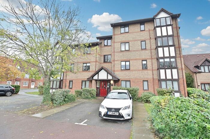 1 Bedroom Flat To Rent In Varsity Drive, Twickenham, TW1