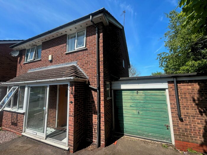 4 Bedroom House To Rent In Little Croft, Birmingham, B43