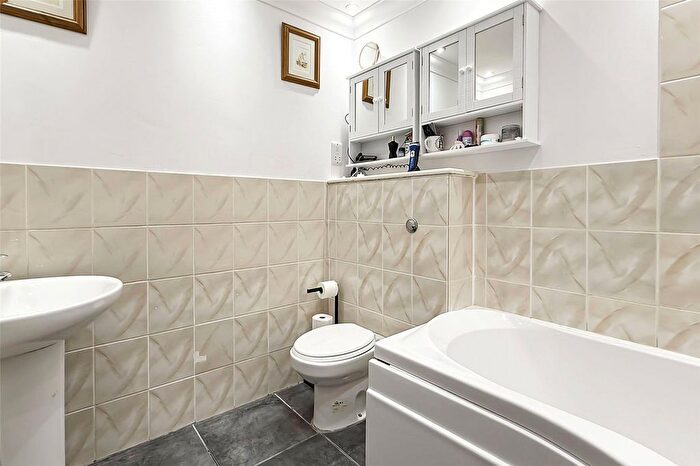 2 Bedroom Terraced House For Sale In Linnet Close, Littlehampton, West Sussex, BN17