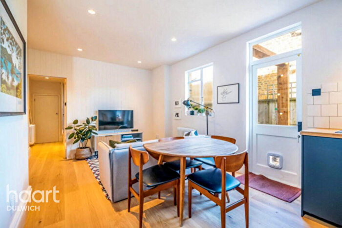 2 Bedroom Flat For Sale In Darrell Road, London, SE22