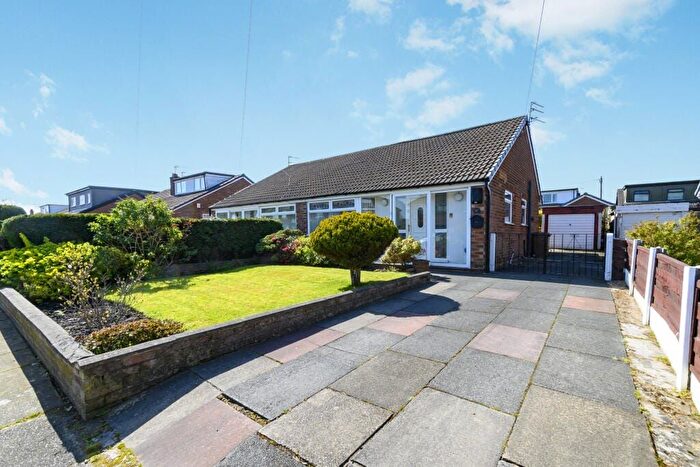 3 Bedroom Semi-Detached House For Sale In Hardfield Road, Middleton, Manchester, M24