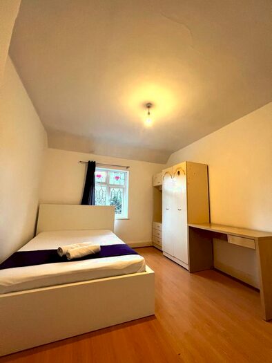 4 Bedroom Terraced House To Rent In Riverside Road, London, E15
