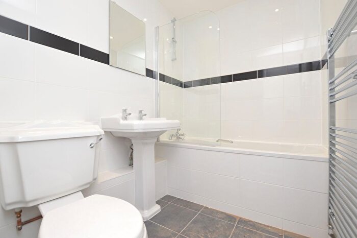 4 Bedroom Terraced House To Rent In Spring Hill, London, SE26