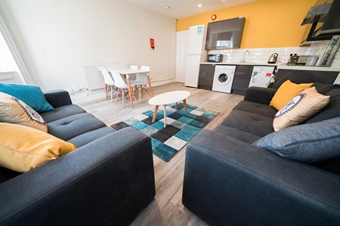 3 Bedroom Apartment To Rent In Broomhall Street, Broomhall, S3
