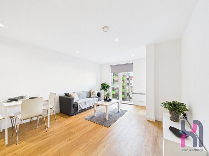 2 Bedroom Flat To Rent In The Plaza, Advent Way, Ancoats, Manchester, M4