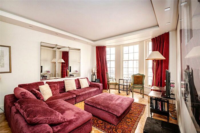 3 Bedroom Flat To Rent In Upper Grosvenor Street, Mayfair, London, W1K