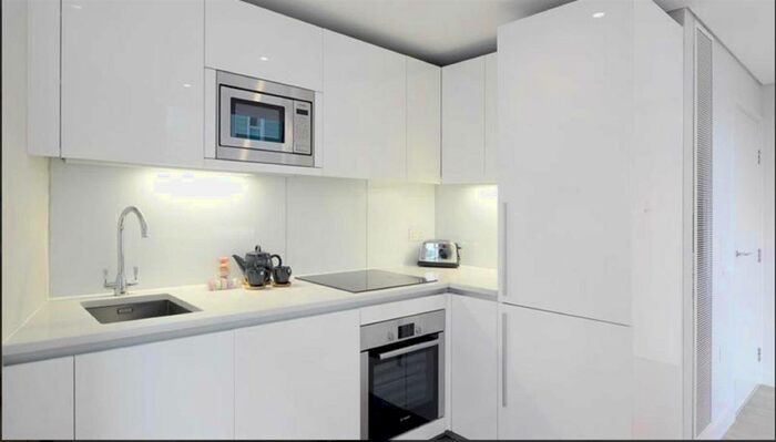 3 Bedroom Flat To Rent In Merchant Square East, London, W2