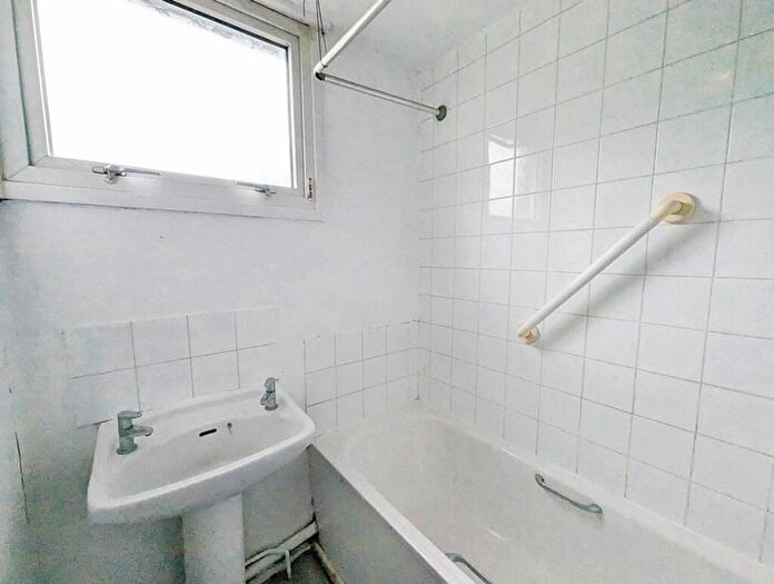 2 Bedroom Terraced House For Sale In James Galloway Close, Binley, CV3